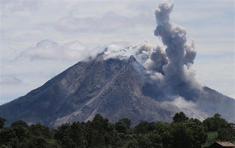 how old is mount sinabung