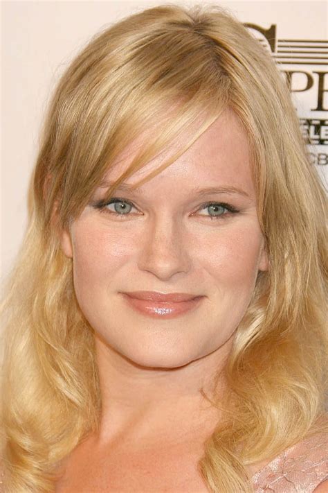 how old is nicholle tom