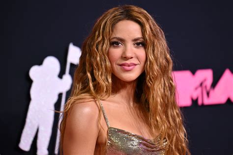 how old is shakira 2023