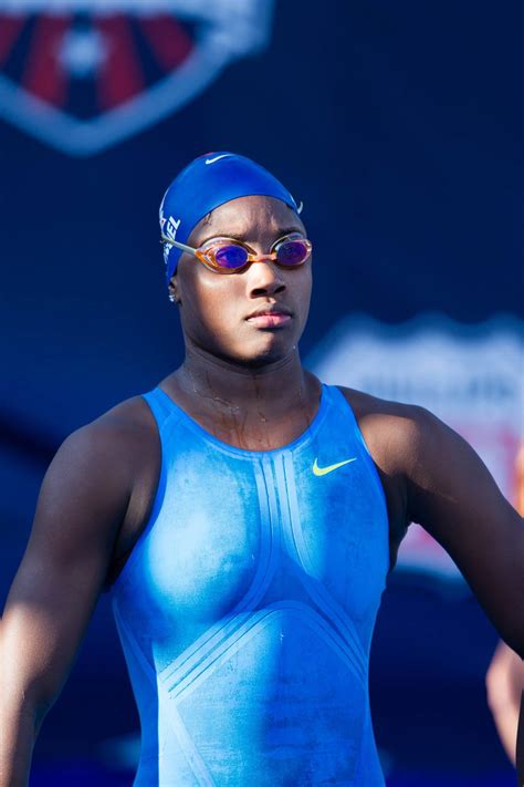 how old is simone manuel