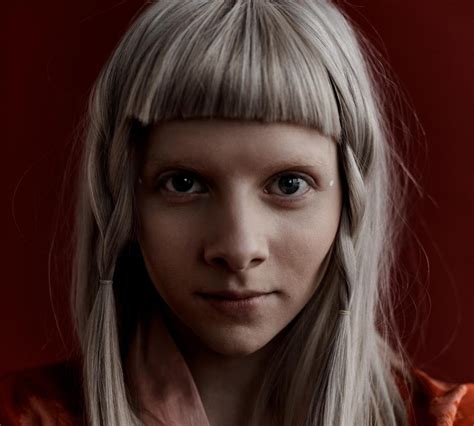 how old is the singer aurora