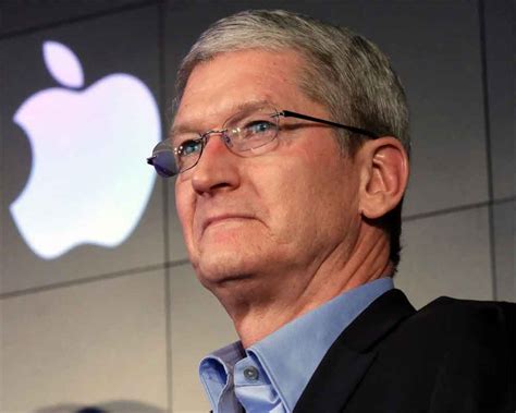 how old is tim cook of apple