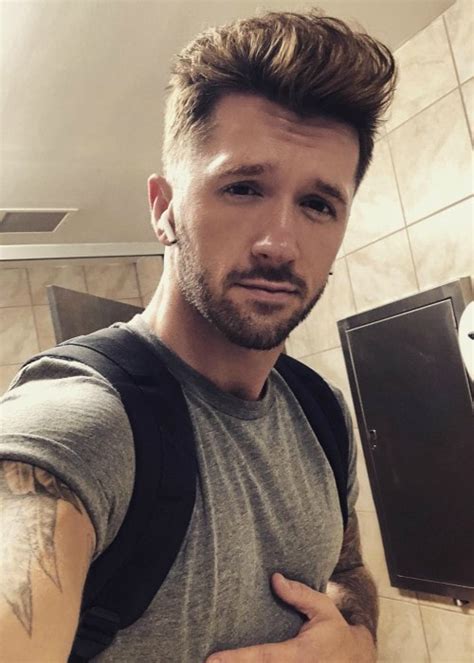 how old is travis wall