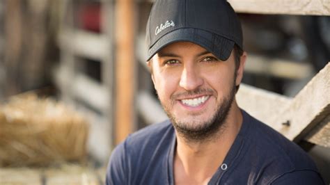 how old luke bryan