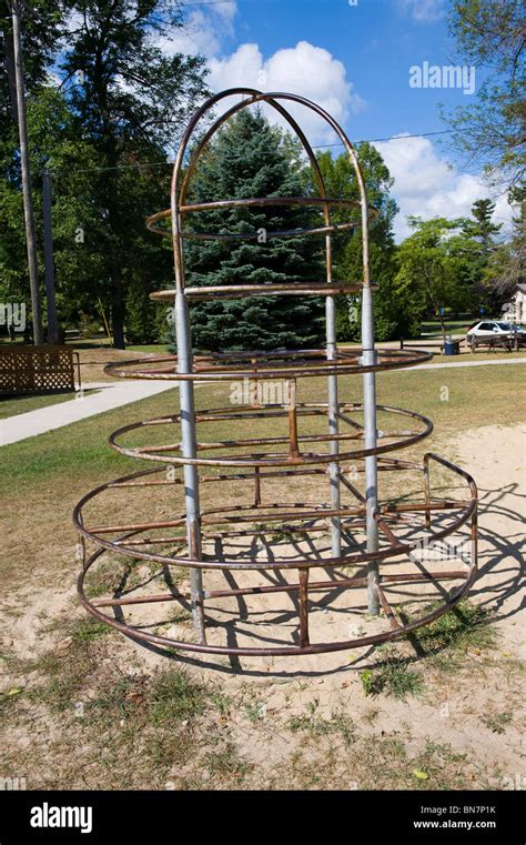 How Old To Do Monkey Bars