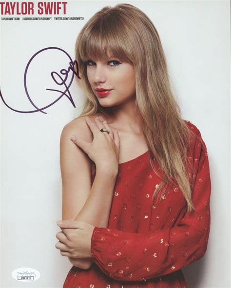 how old was taylor swift when she got signed