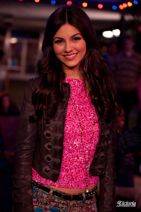 how old was victoria justice in victorious