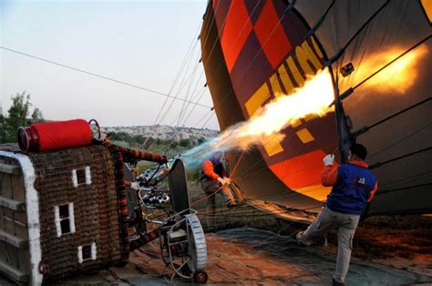 how safe is hot air ballooning