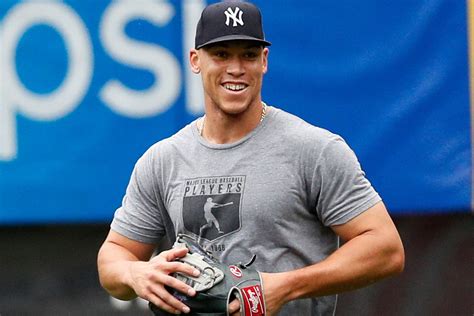 how tall is aaron judge weight