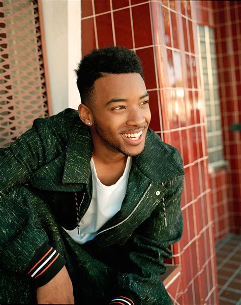 how tall is algee smith