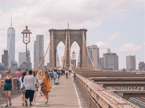 how tall is brooklyn bridge