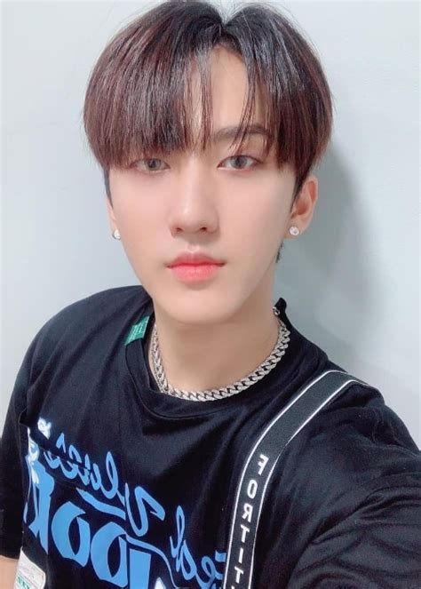 how tall is changbin in cm