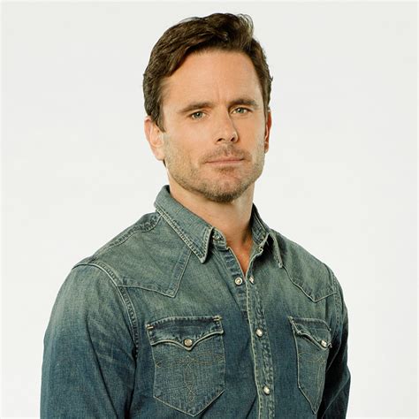 how tall is charles esten