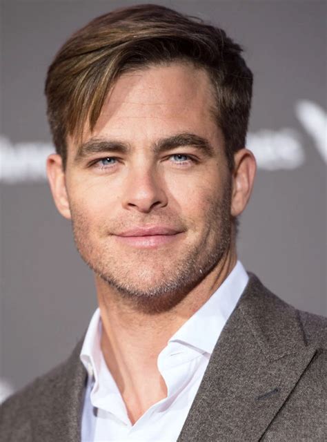 how tall is chris pine actor