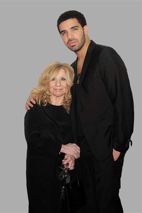 how tall is drake's mom