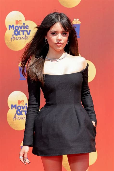 how tall is jenna ortega