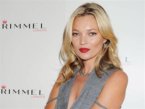 how tall is kate moss in feet and inches