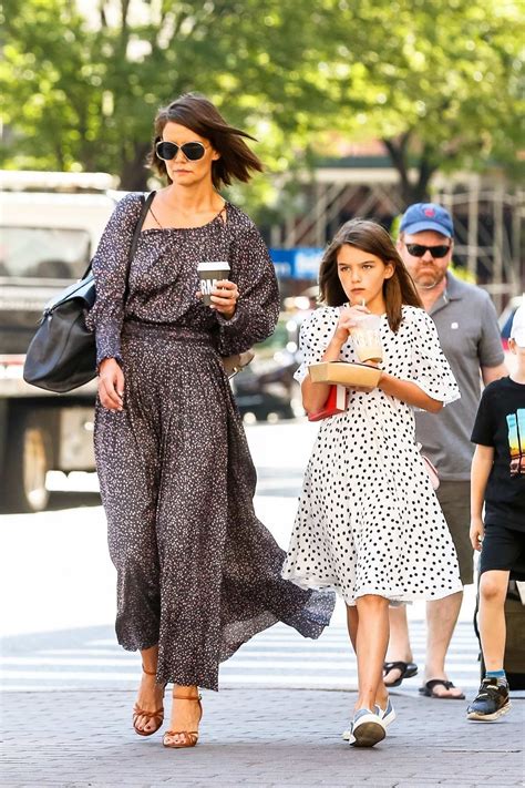 how tall is katie holmes' daughter