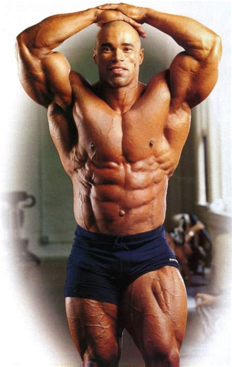 how tall is kevin levrone