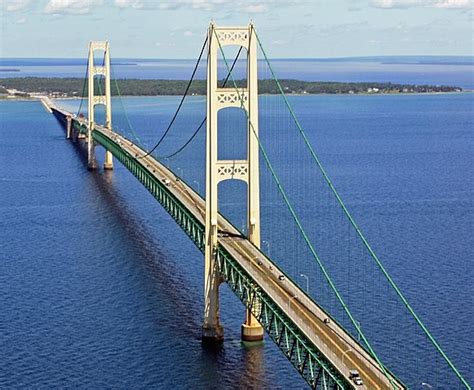 how tall is mackinac bridge