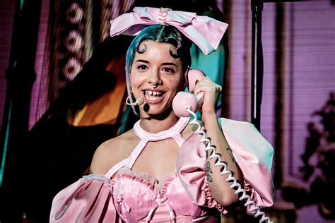 how tall is melanie martinez 2023