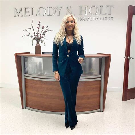 how tall is melody holt