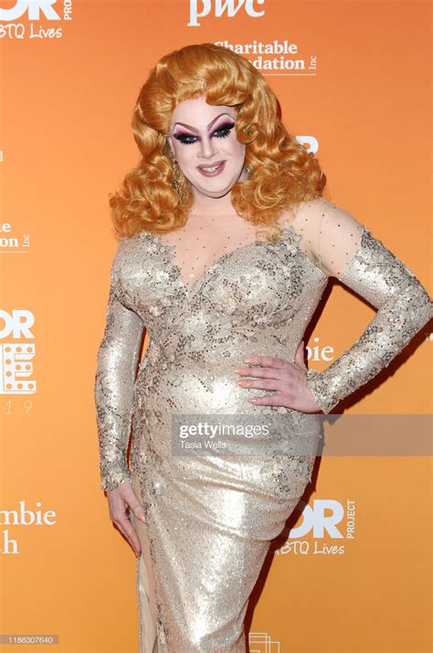 how tall is nina west