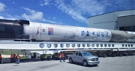 how tall is the falcon 9 booster