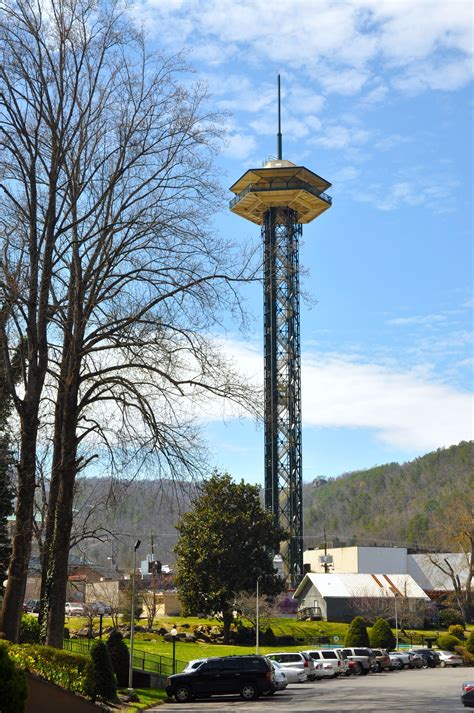 how tall is the gatlinburg space needle