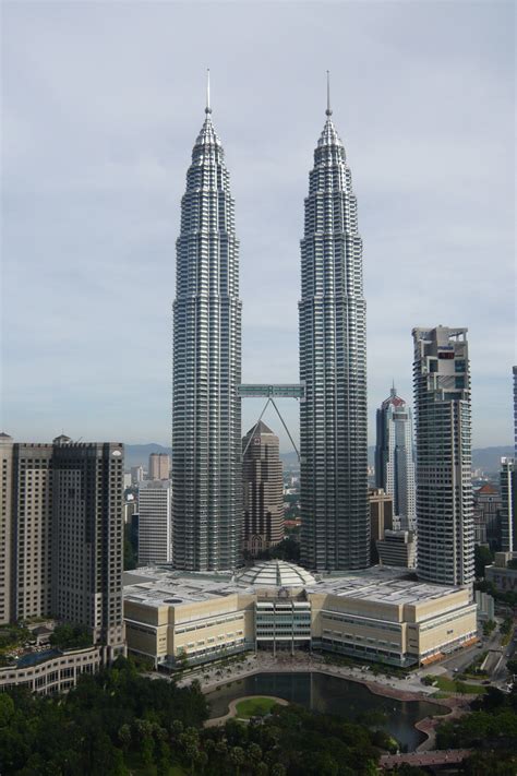 how tall is the petronas towers
