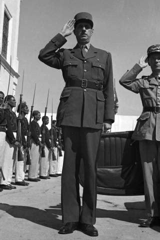 how tall was charles de gaulle in feet