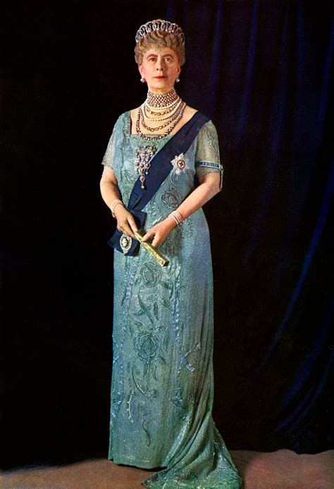 how tall was queen mary of teck