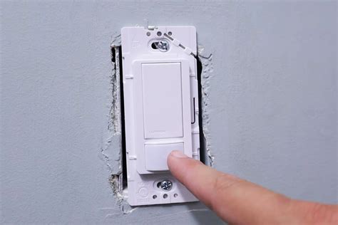how to adjust a sensor light switch