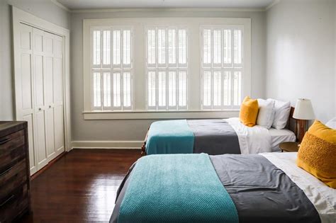 How To Arrange A Bedroom With Two Twin Beds