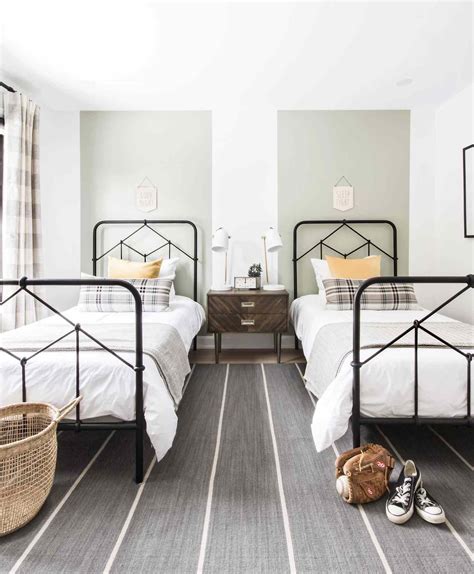 How To Arrange A Small Bedroom With A Twin Bed