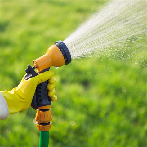 how to attach spray nozzle to garden hose