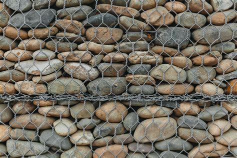 How To Attach Wire Mesh To Stone Wall