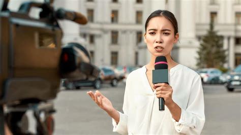 how to become a news broadcaster