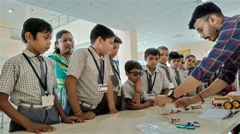 21,000 robot Nao is newest teacher at Kansas high school New York