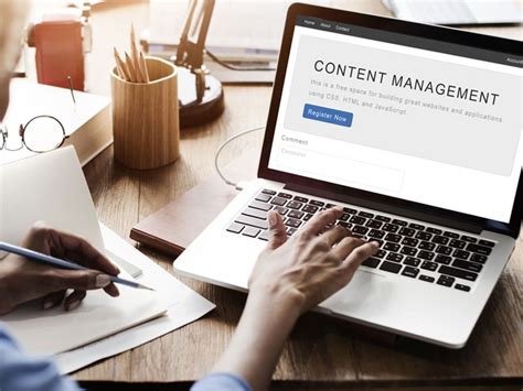 how to become a web content manager