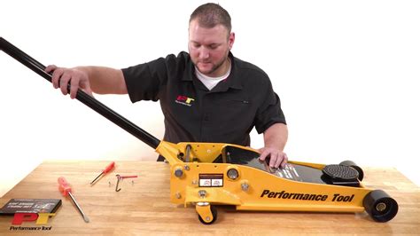 Bleeding the air from a hydraulic jack