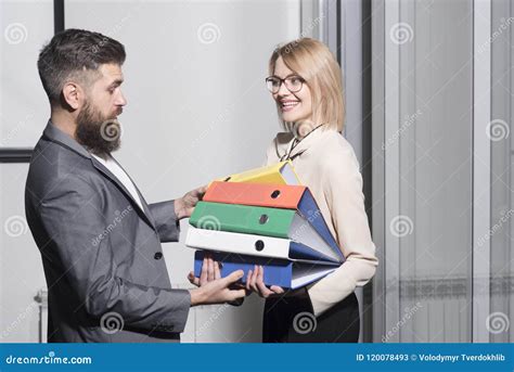 How To Carry Binders