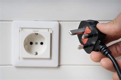 How To Change An Electrical Plug In Home