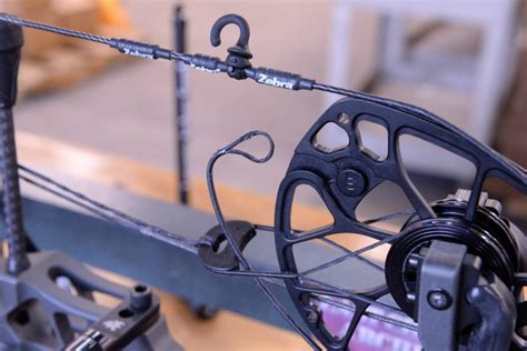 How To Change Compound Bow String