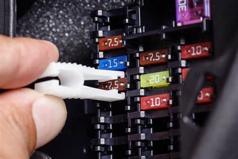 How To Check The Fuses In A Car