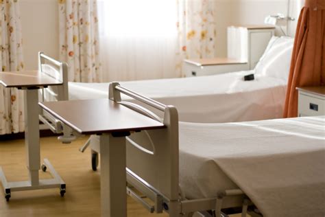 how to choose a hospital bed