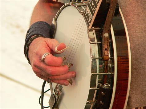 how to choose banjo picks