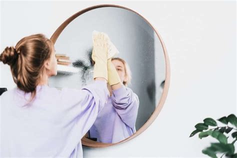 How To Clean A Mirror Table