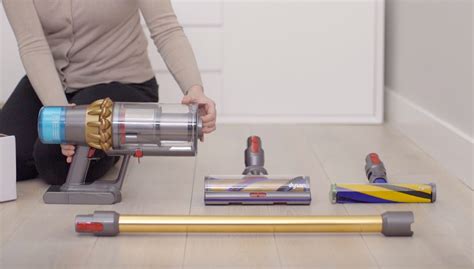 how to clean dyson v15 detect