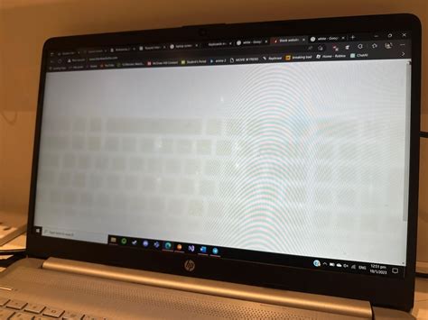 how to clean keyboard marks on laptop screen